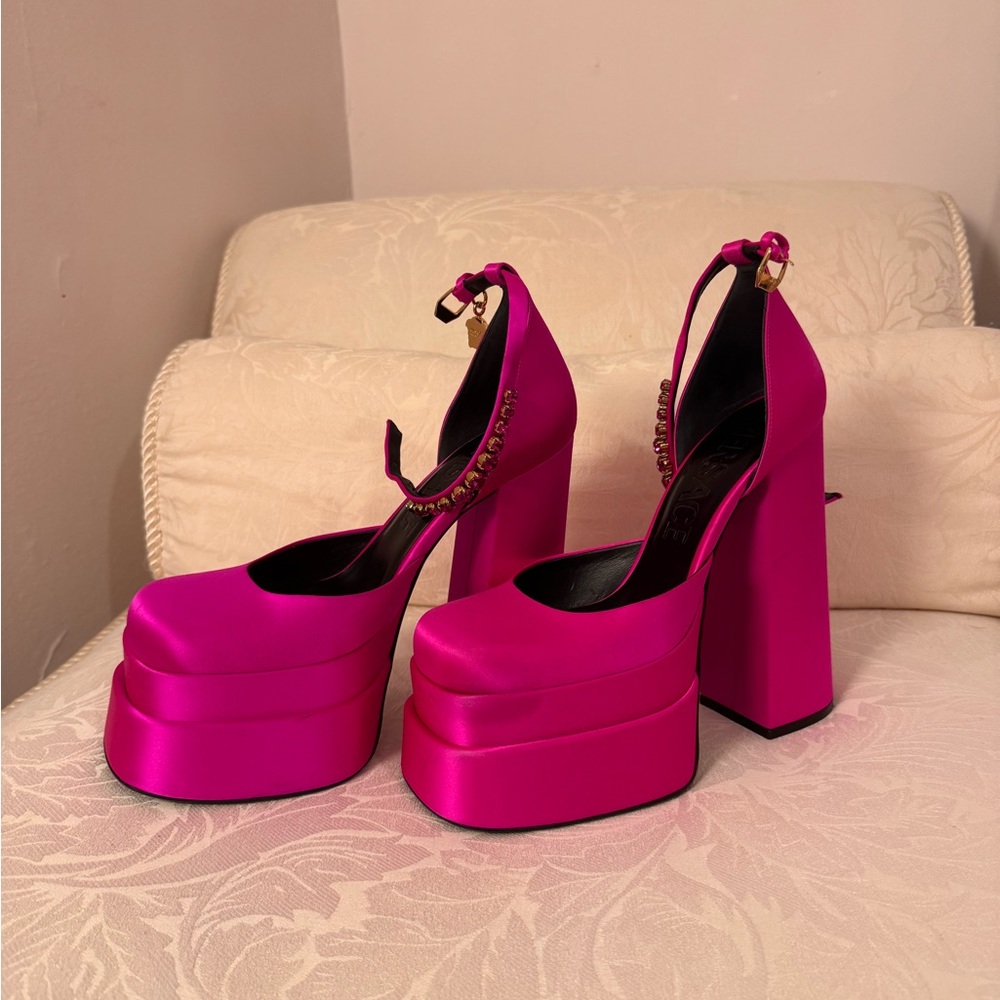 Versace Medusa Aevitas pink platform heels - Picture 3 of 4